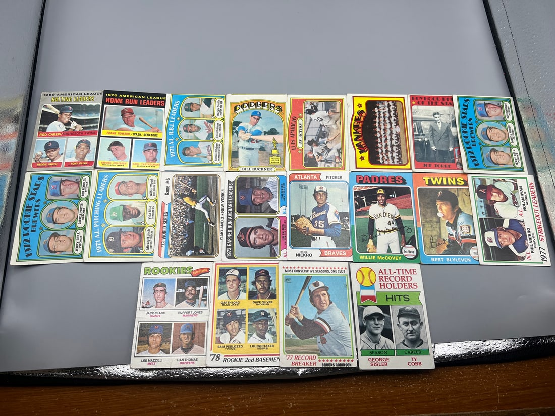 Lot of (20) Assorted 1970's Topps Baseball Cards W/ Many Stars - Varying Conditions (1 of 4)