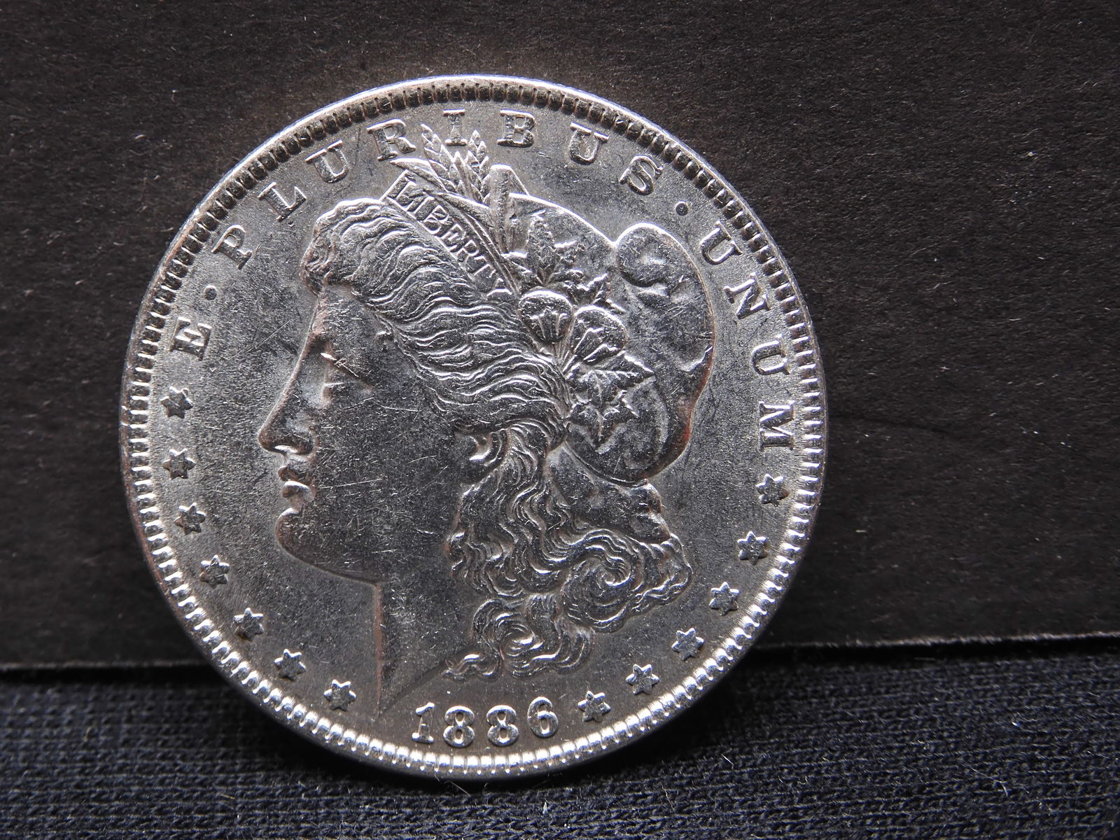 1886 Uncirculated Morgan Silver Dollar (1 of 2)