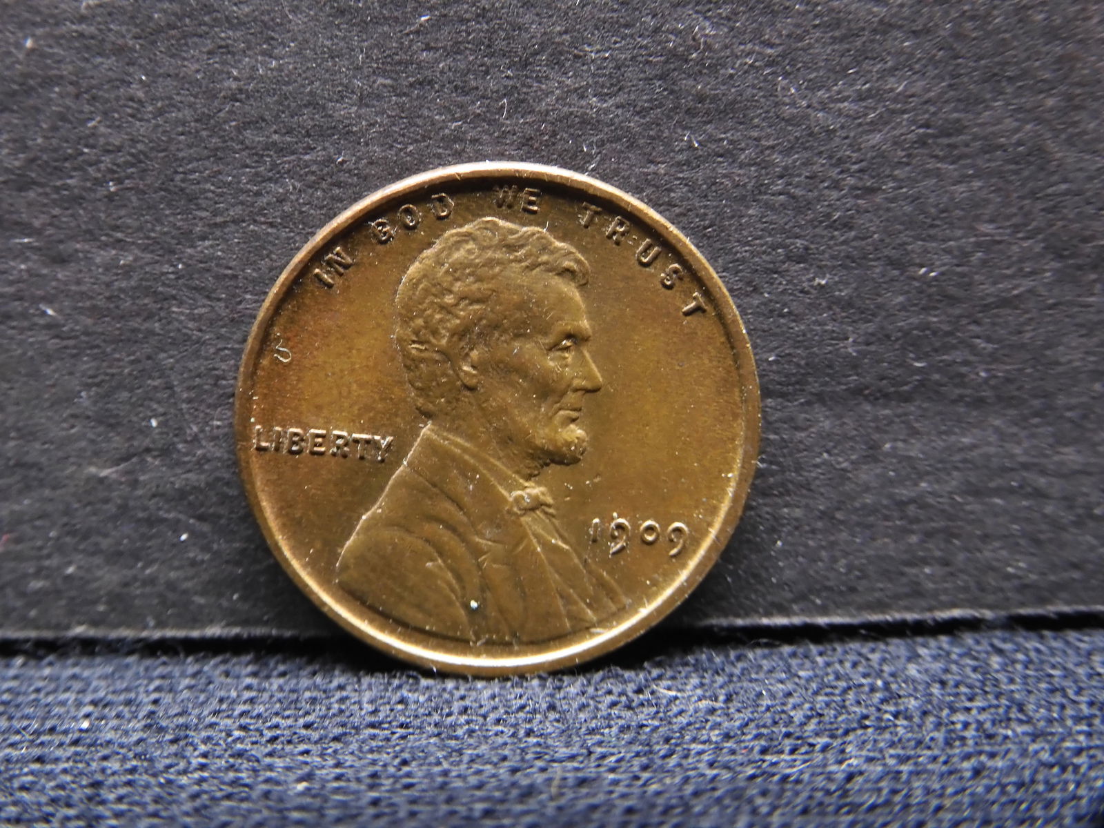 1909 Uncirculated Red-Brown Lincoln Head Wheat Cent. (1 of 2)