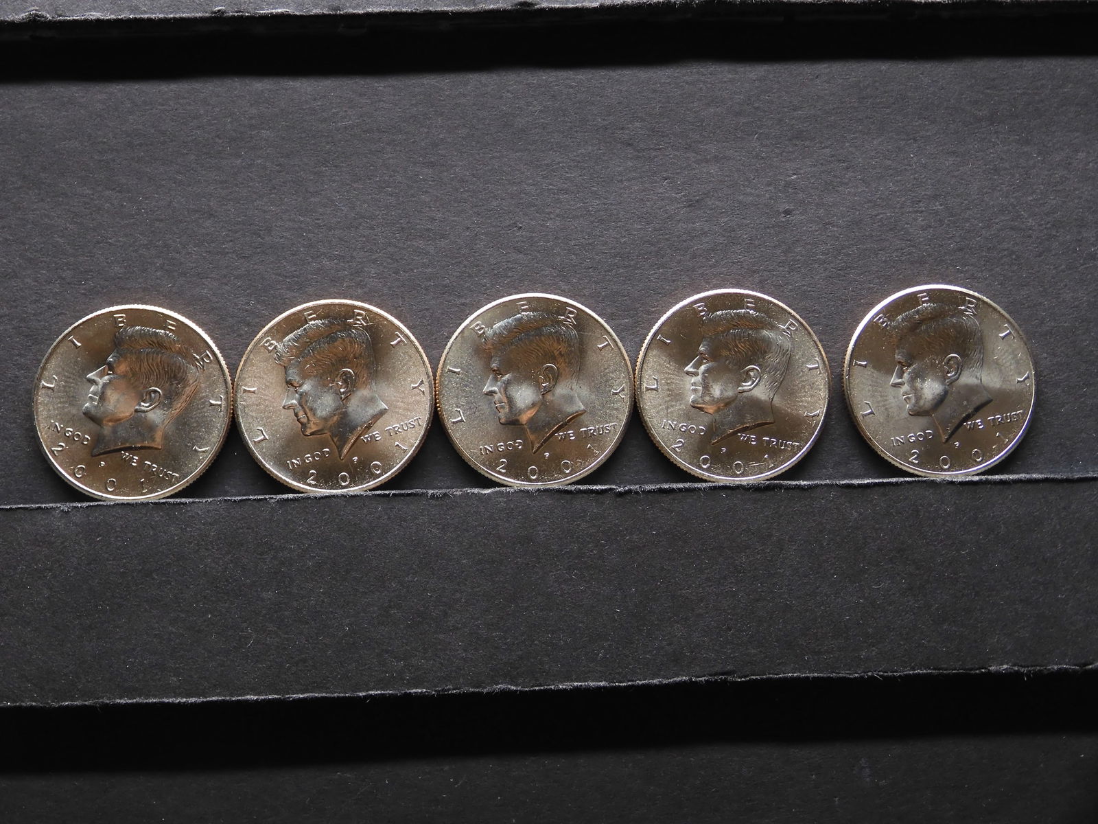 5 2001-P Clad Kennedy Half Dollars Uncirculated From Canvas Mint Bag (1 of 4)