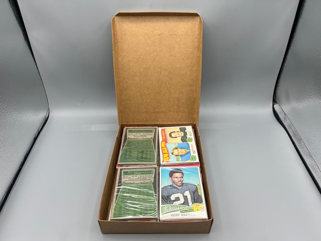 West Corp. Cello Fun Pack Repack Complete 1975 Topps Football 20 Pack Box W/ Many Stars - Joe (1 of 7)