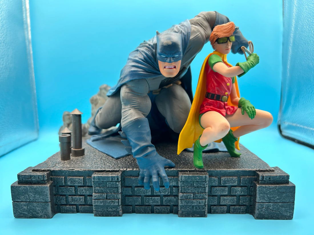 2019 Diamond Select DC Gallery The Dark Knight Returns PVC Figure Diorama - Frank Miller (1 of 5)