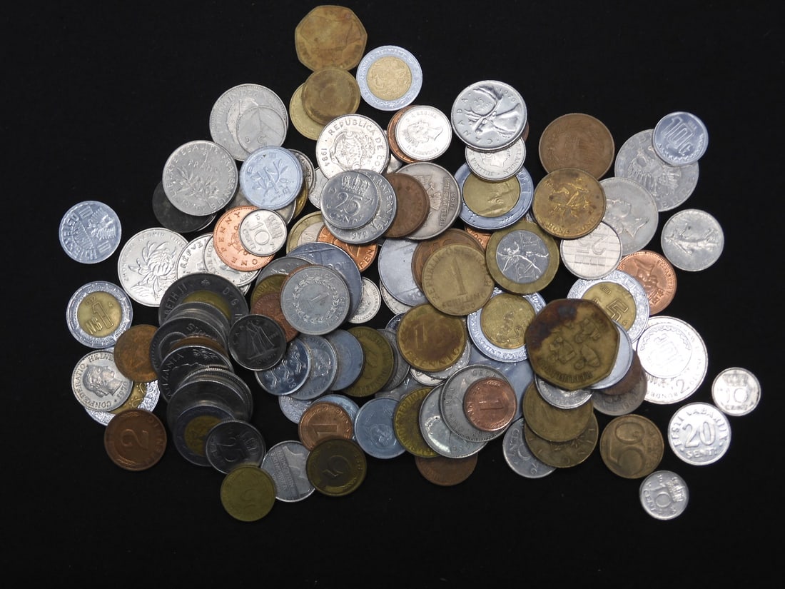 1 Pound Mixed Foreign Coins (1 of 4)