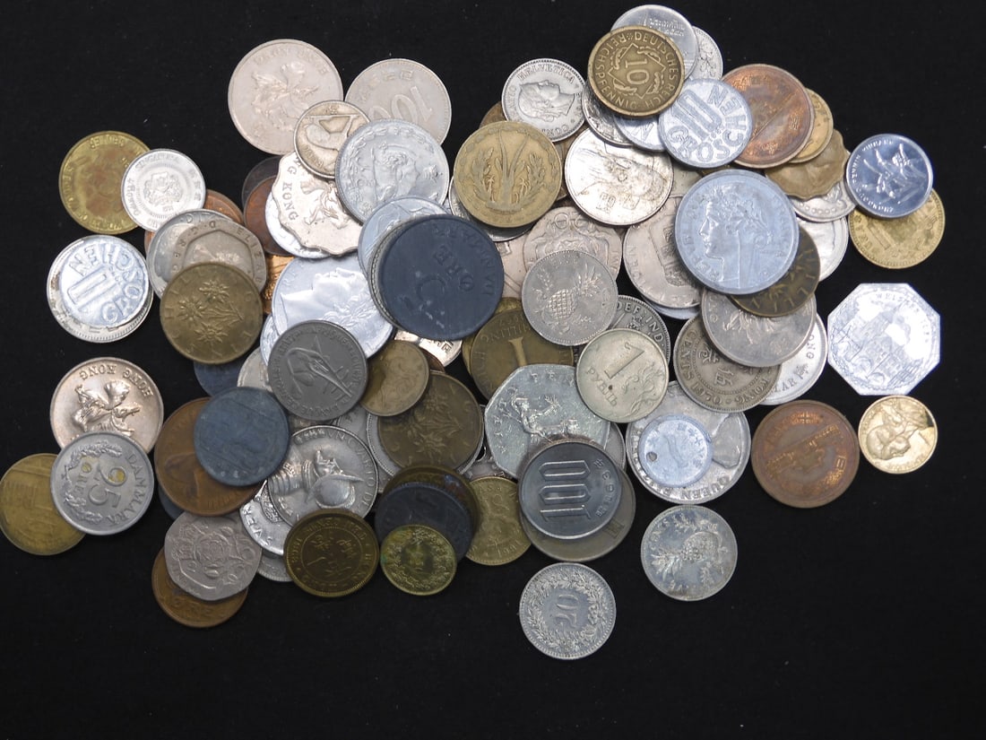 1 Pound Mixed Foreign Coins (1 of 4)