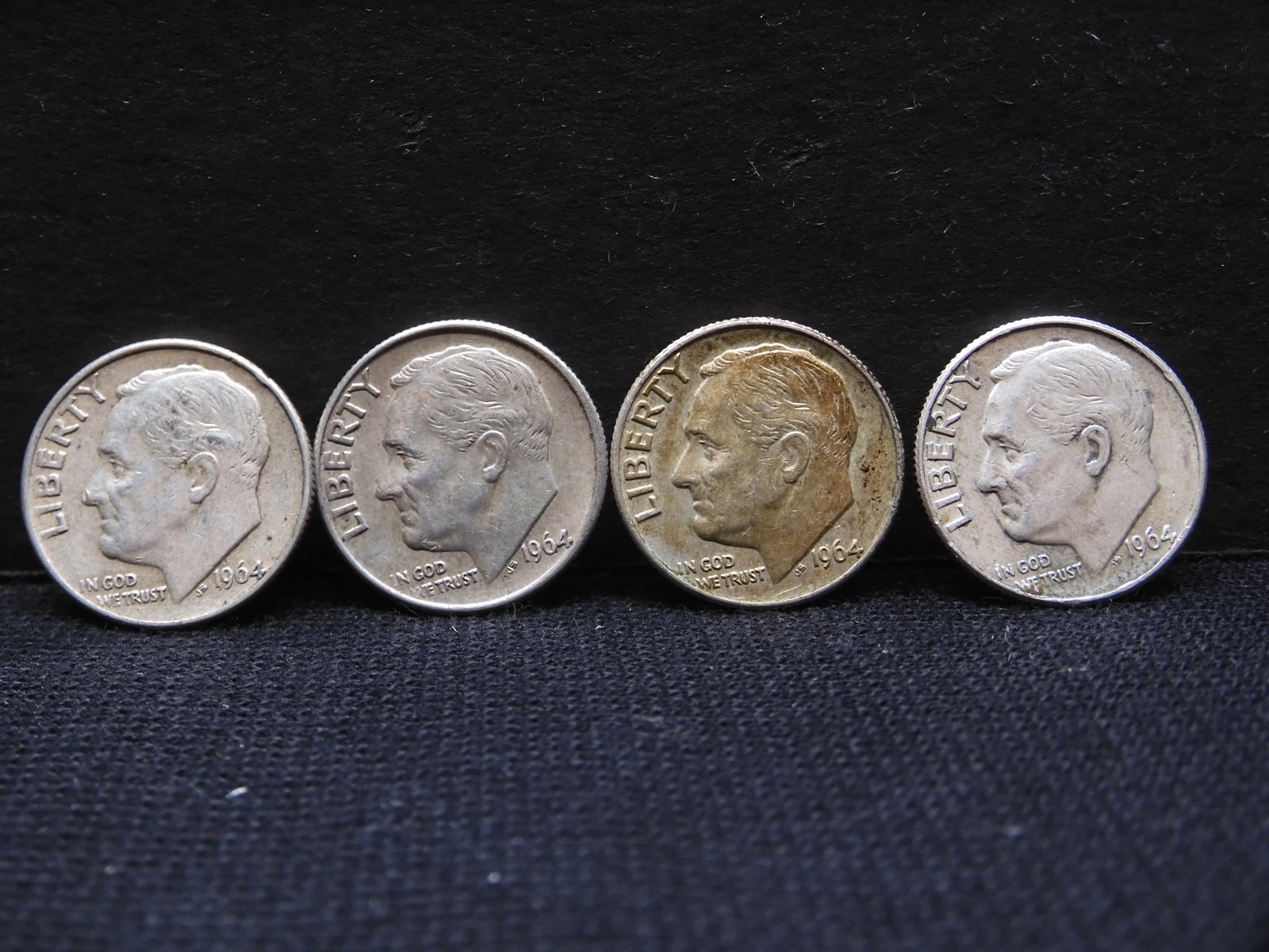 1964 P x2 1964D x2 Roosevelt Dimes. 90% Silver: 1964 P x2 1964D x2 Roosevelt Dimes. 90% Silver
