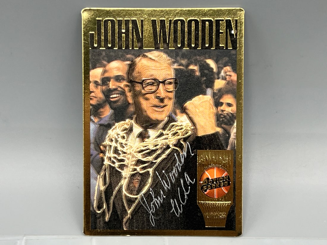 1994 Action Packed Hall Of Fame John Wooden On Card Auto (1 of 2)