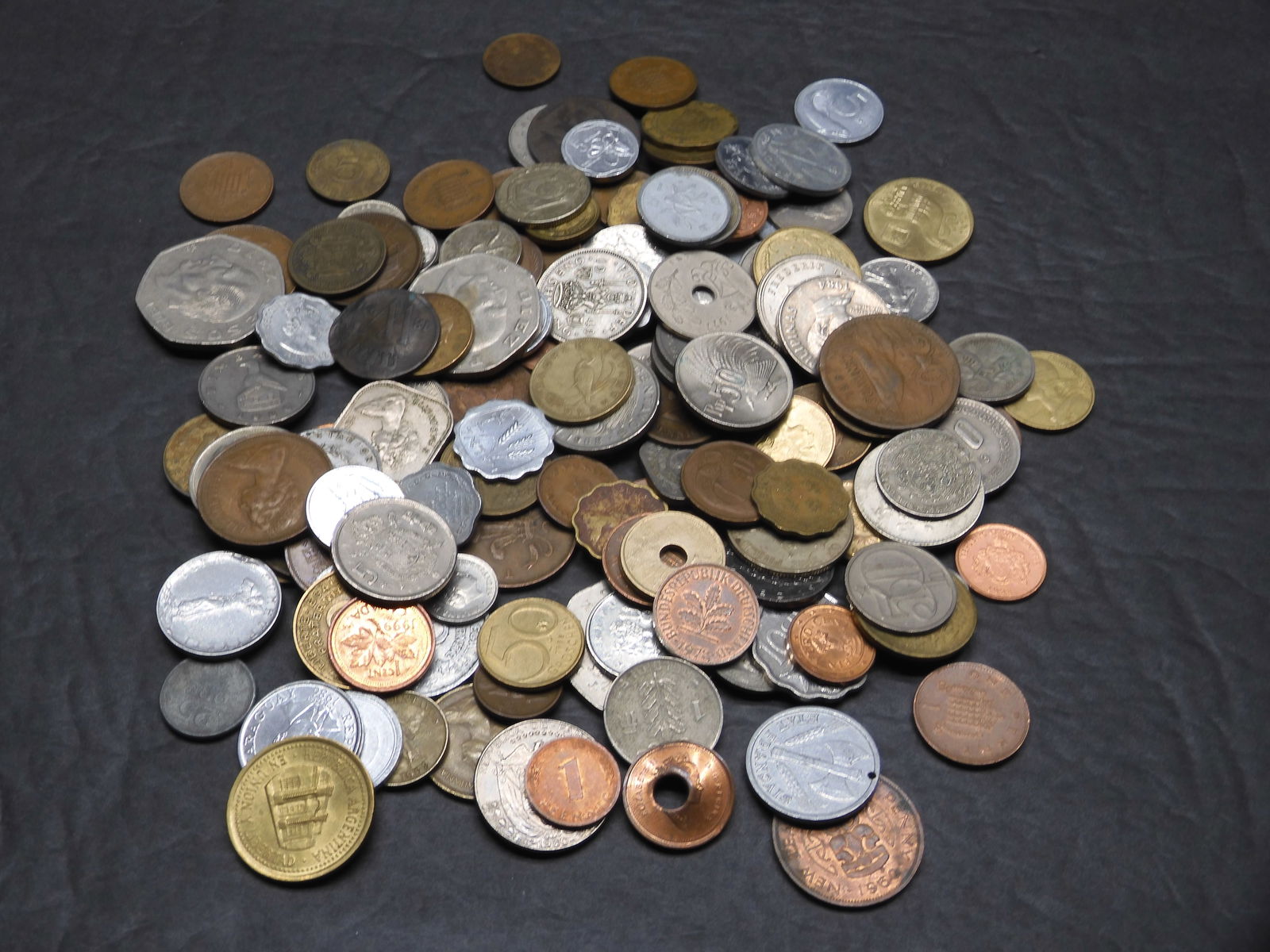 One Pound Plus Foreign World Coins (1 of 5)