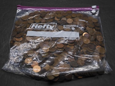 1,000 Mixed Date Lincoln Head Wheat Cents.