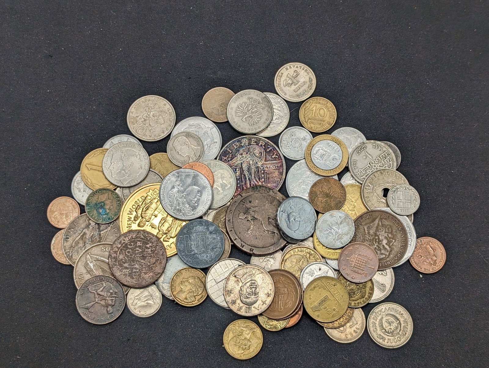 One pound plus of unsearched foreign coins. Nice older mix.? (1 of 5)
