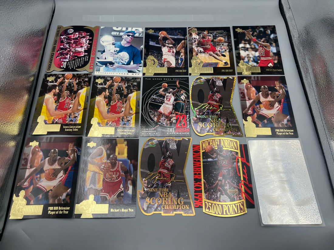 Michael Jordan Lot of oversized cards - Upper Deck, Upper Deck Authenticated: Michael Jordan Lot of oversized cards - Upper Deck, Upper Deck Authenticated