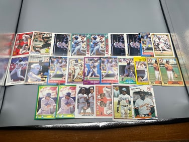 Lot of 25 Eddie Murray Cards Including RC - HOF - Varying Conditions