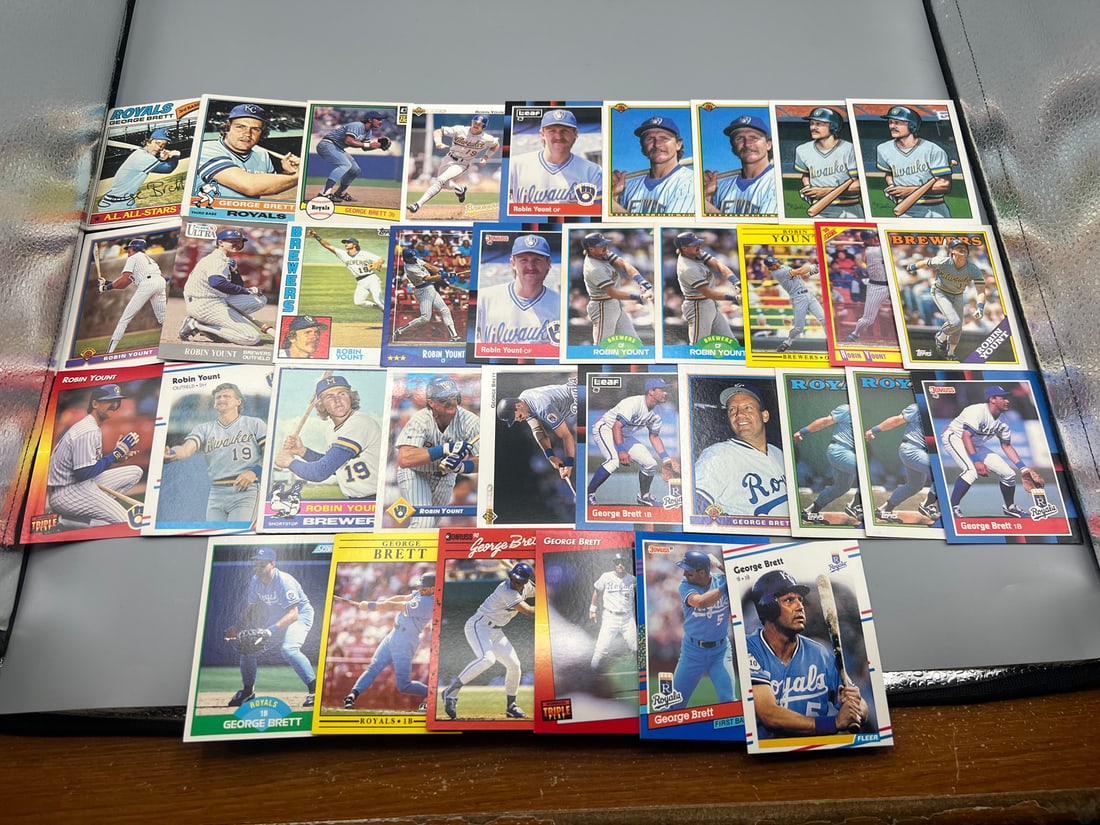 Lot of 35 - Robin Yount/George Brett - HOF - Varying Conditions: Lot of 35 - Robin Yount/George Brett - HOF - Varying Conditions