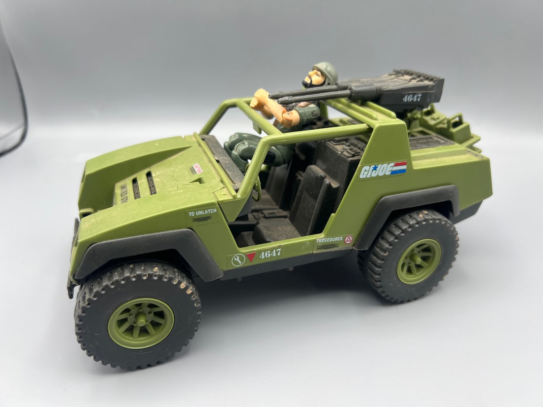 1982 Hasbro GI Joe Vamp Jeep with Clutch: 1982 Hasbro GI Joe Vamp Jeep with Clutch