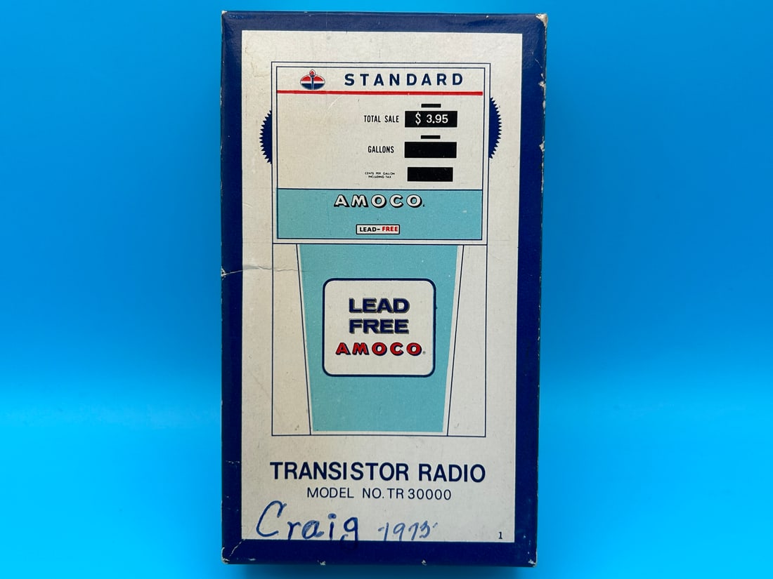 Vintage Amaco Oil Pump Transistor Radio in original box (1 of 5)
