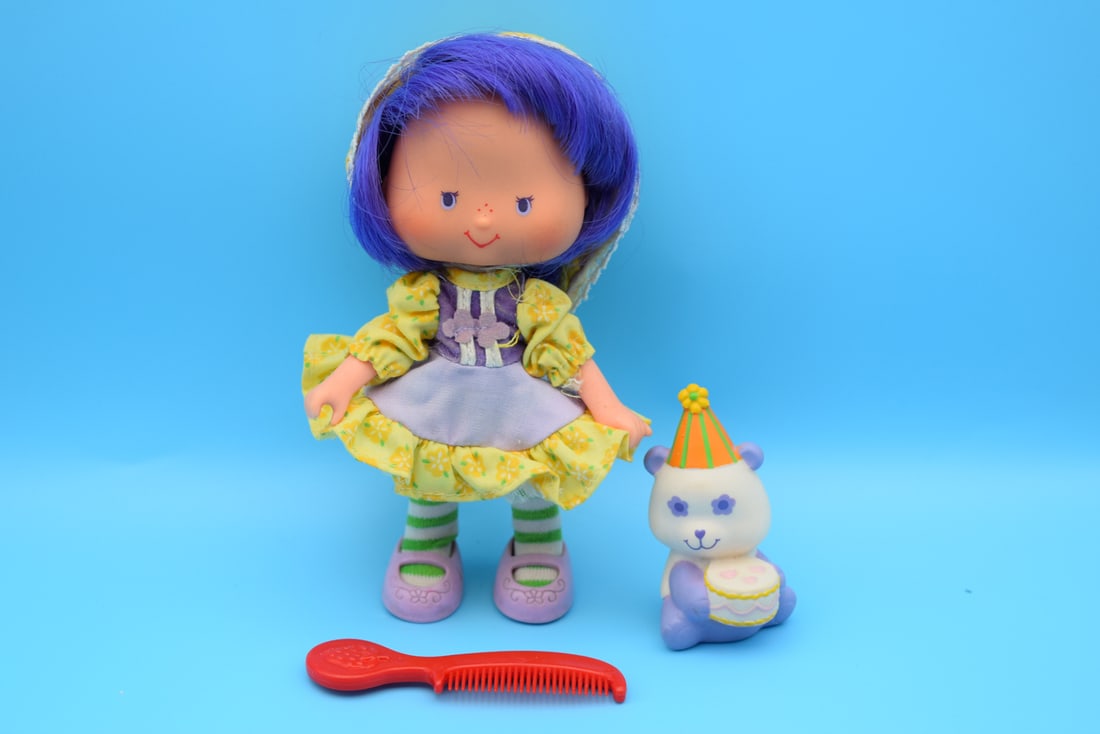 1984 Kenner Strawberry Shortcake Party Pleaser Almond Tea with Marza Panda and Comb: 1984 Kenner Strawberry Shortcake Party Pleaser Almond Tea with Marza Panda and Comb