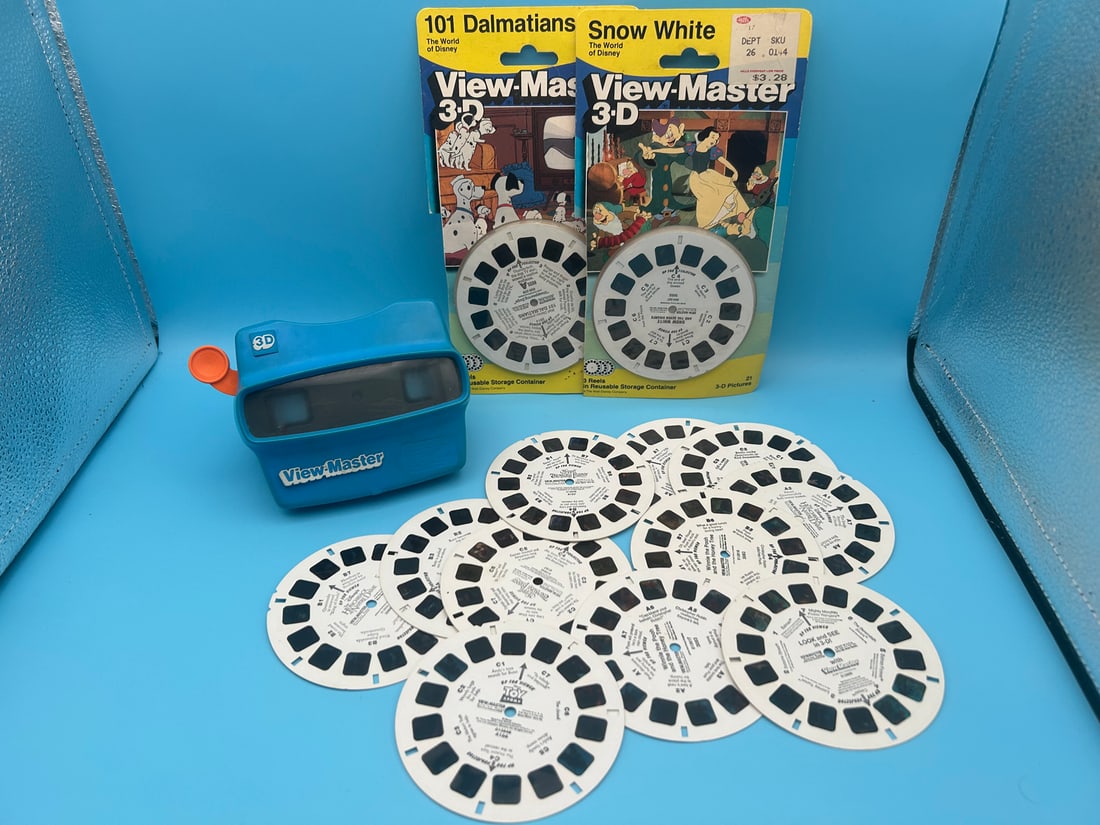 View-Master Viewer and Reels - Snow White, 101 Dalmations (1 of 6)