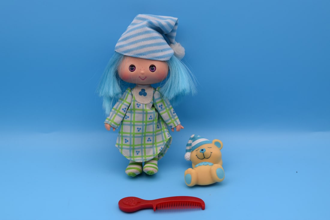 1984 Kenner Strawberry Shortcake Sweet Sleeper Blueberry Muffin with Cheesecake Mouse and Comb: 1984 Kenner Strawberry Shortcake Sweet Sleeper Blueberry Muffin with Cheesecake Mouse and Comb