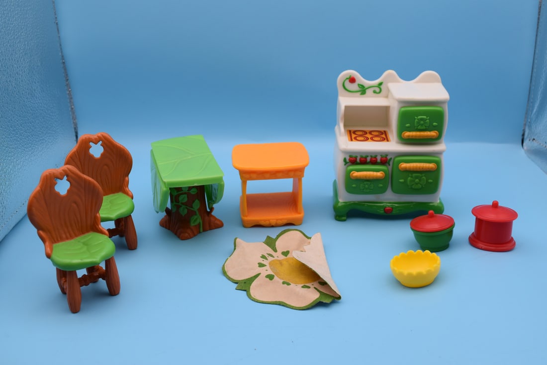 1983 Kenner Strawberry Shortcake Berry Happy Home Kitchen Furniture Set - Tough to find pieces (1 of 4)