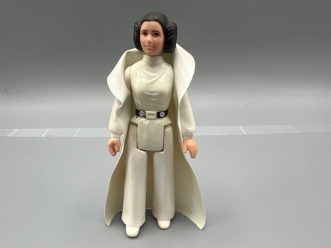 1977 Kenner Star Wars Princess Leia Figure with original cape: 1977 Kenner Star Wars Princess Leia Figure with original cape