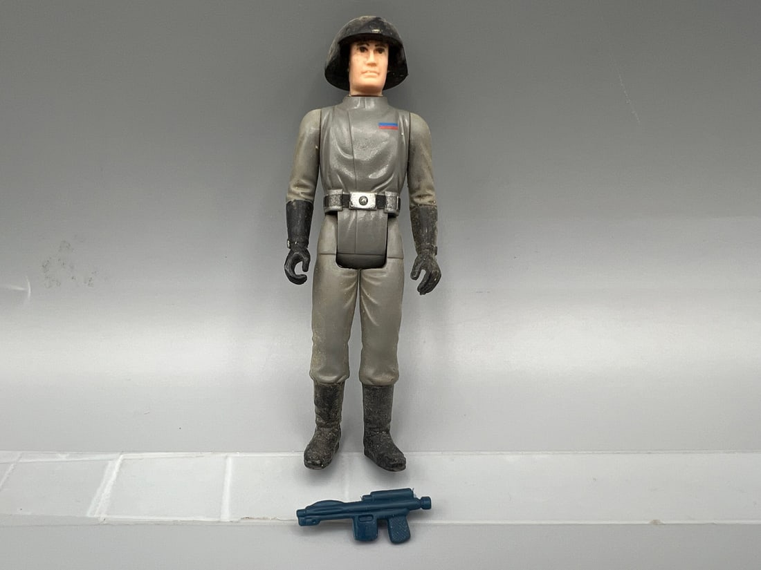 1977 Kenner Star Wars Dead Squad Commander/Star Destroyer Commander with weapon (1 of 6)