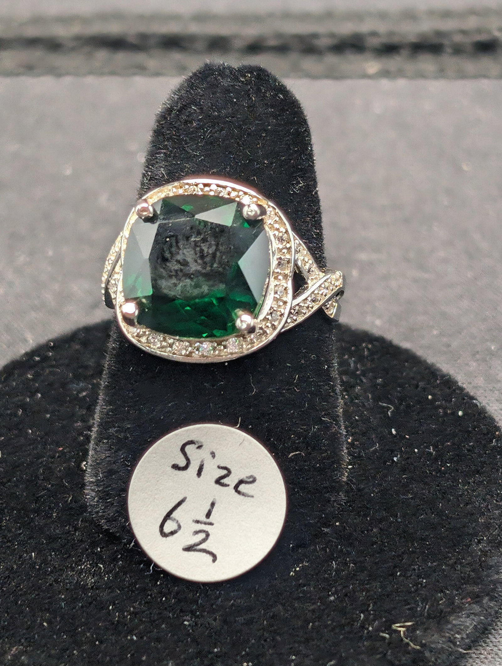 Sterling Ring w/ Emerald Gemstone Size 6-1/2: Sterling Ring w/ Emerald Gemstone Size 6-1/2