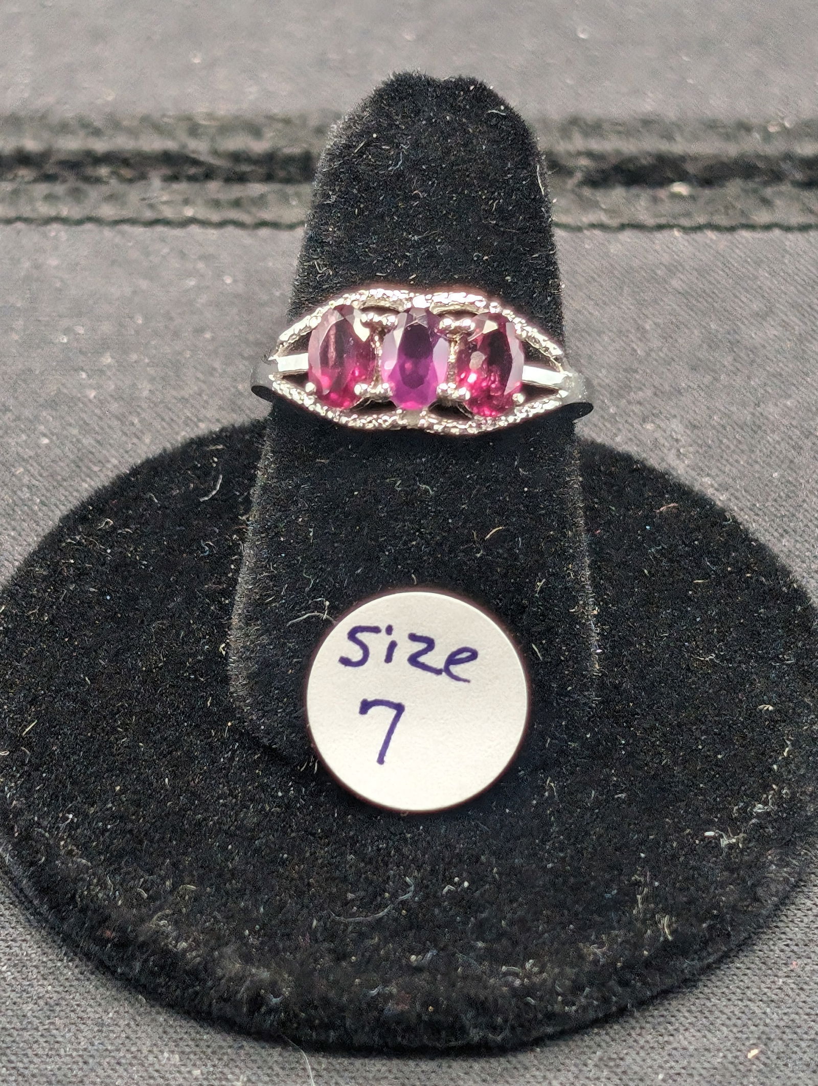 Sterling Ring w/ Amethyst Gemstones  Size 7 (1 of 4)