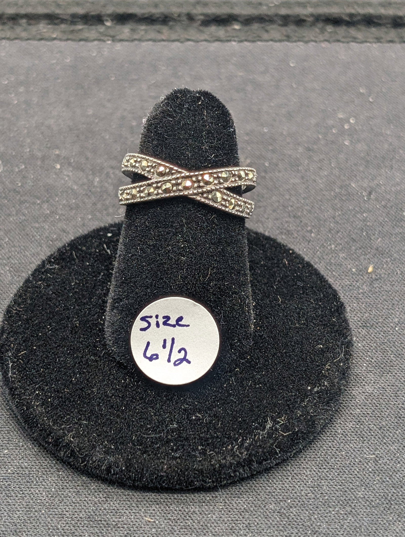 Sterling Ring w/ Peridot Gemstones Size 6-1/2: Sterling Ring w/ Peridot Gemstones Size 6-1/2