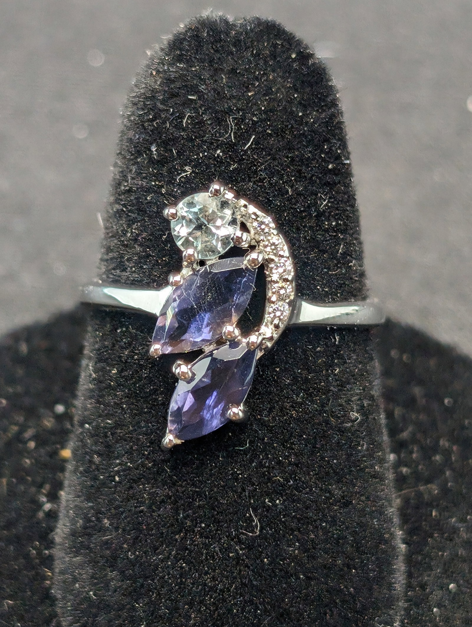 Sterling Silver Ring w/ Sapphire and Topaz Gemstones Size 6-1/2: Sterling Silver Ring w/ Sapphire and Topaz Gemstones Size 6-1/2