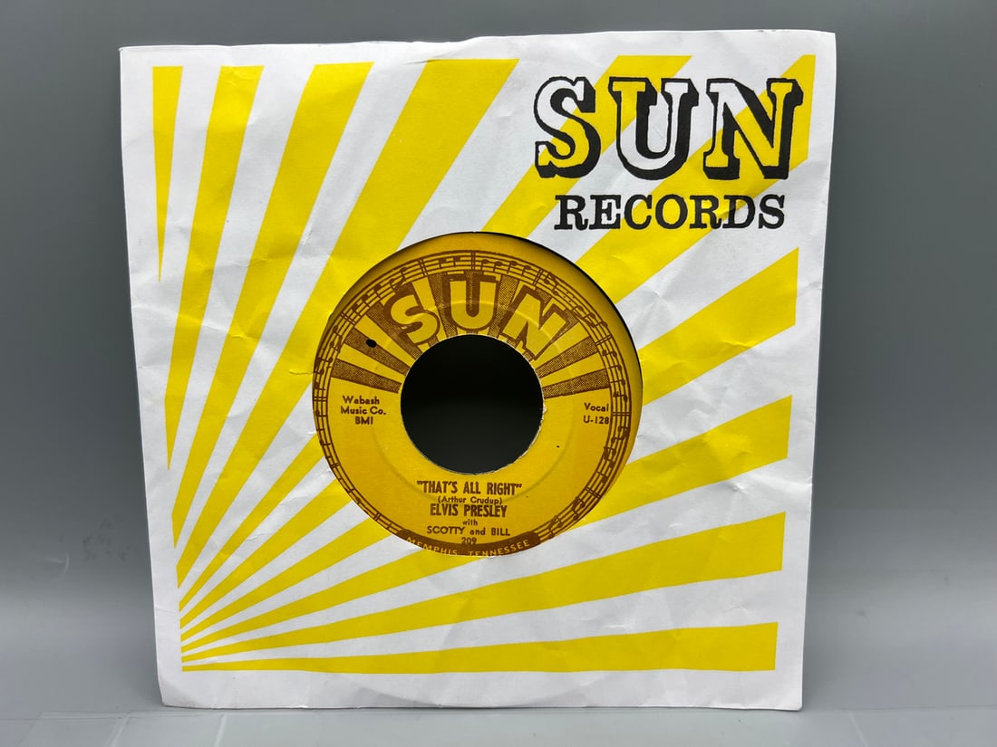 Elvis Presley Sun Records That's All Right & Blue Moon of Kentucky 45 Vinyl Record - Appears to be r