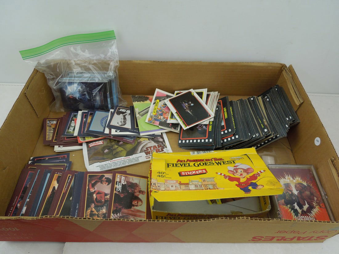 Lot of Misc Collector Cards  Star Trek, Roger Rabbit,  Small Soldiers and others (1 of 6)
