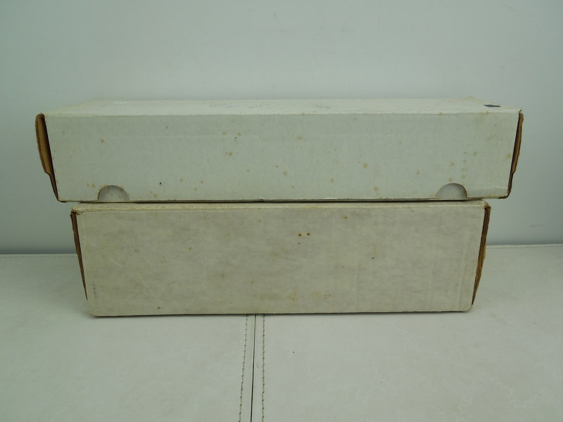 Lot of 2 Boxes Baseball Cards   1985- 1991 Misc Baseball Cards and 1986 & 1987 Misc Baseball Cards (1 of 3)