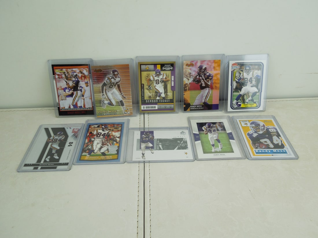 Randy Moss Lot of 10 Football Cards in top loads: Randy Moss Lot of 10 Football Cards in top loads