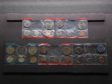 24 UNC Mint Set Coins.