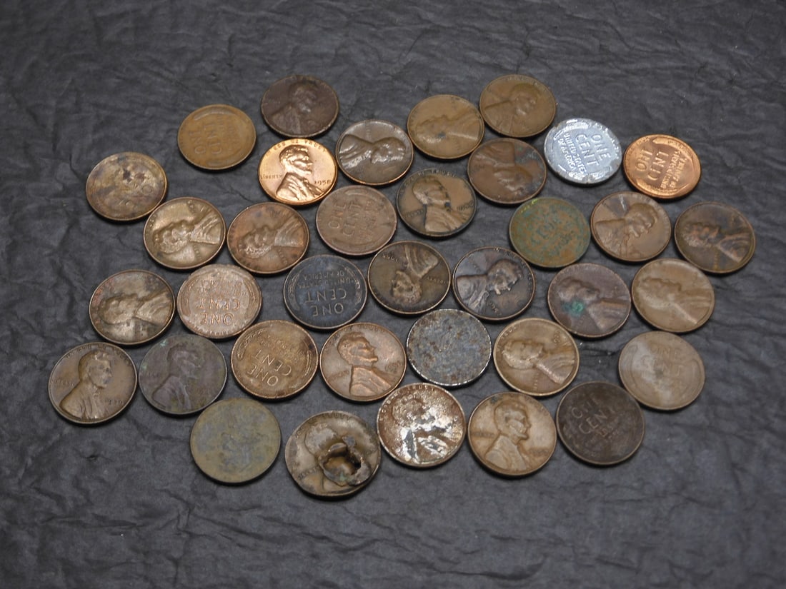 (36) Assorted Lincoln Wheat Cents in Varying Condition (1 of 5)