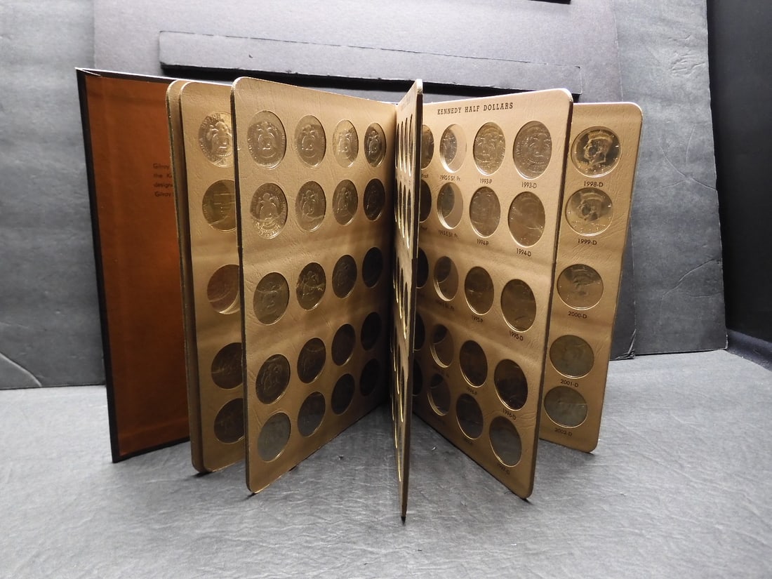 VERY BIG!! 1971-2005 Kennedy Half Dollar Collection in Album (ALMOST FULL - 108 Pcs) (1 of 15)