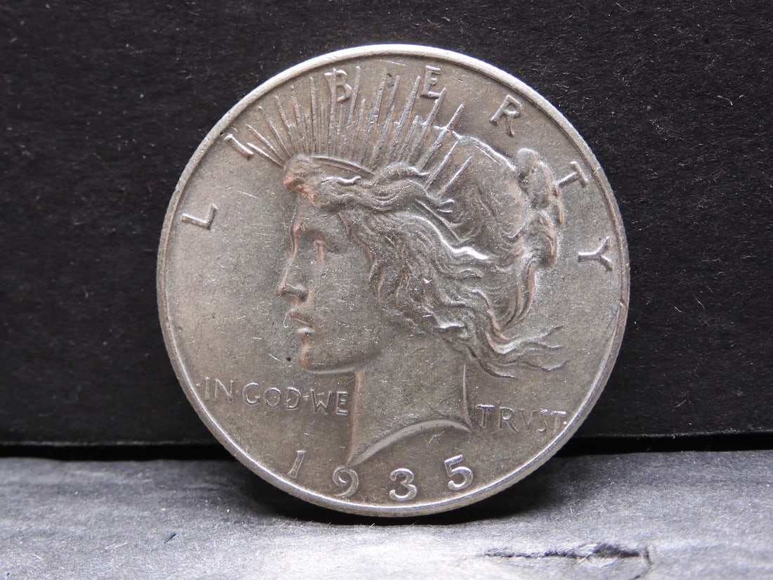 1935-P Peace Silver Dollar - BIG LOOK! (1 of 2)