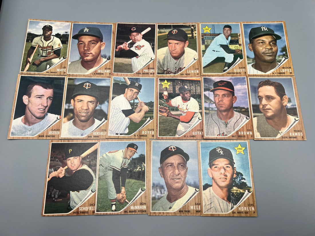 Lot of 1962 Topps Baseball semi high numbers, 16 cards - Varying Conditions (1 of 2)