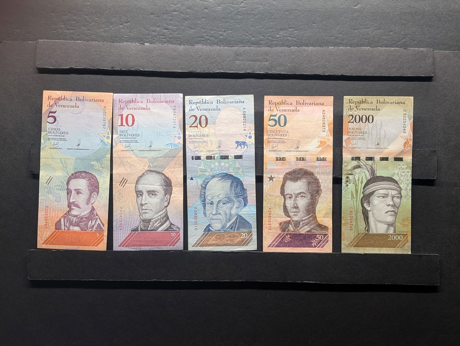 (5) Crisp UNC South American Notes- 5, 10, 20, 50, and 2,000 Bolivares (1 of 5)