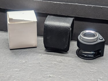 30x LED Tabletop Coin/Jewelry Magnifier. NEW