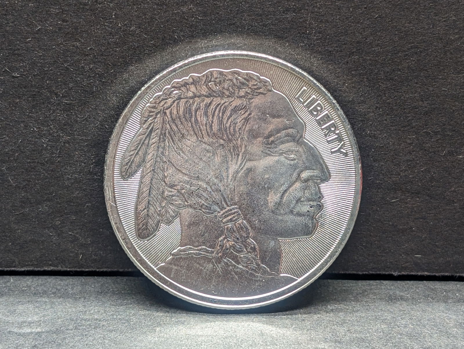 1 Troy Ounce .999 Fine Silver Buffalo Round (1 of 2)