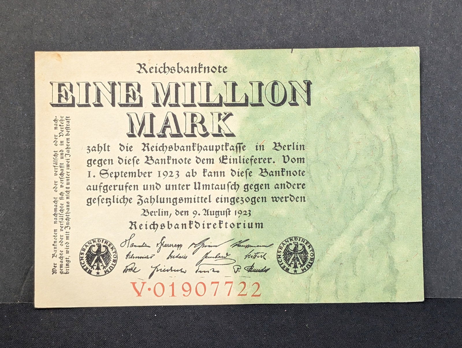 1923 German Reichsbanknote Eine Million Mark, Scarce Post WWI. UNC (1 of 3)