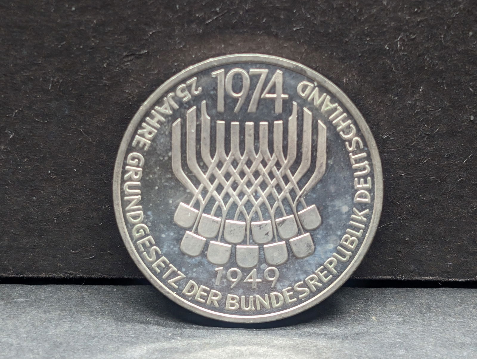 Germany 1974-F 5 Deutsche Mark .625 Silver (1 of 2)