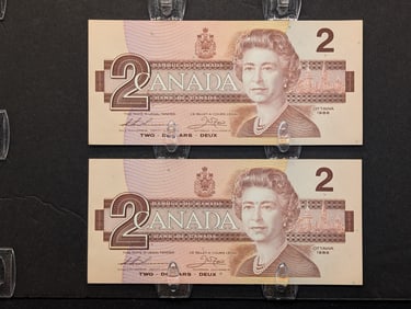(2) Canada 1986 $2 Notes - Consecutive Serial #'s - CRISP