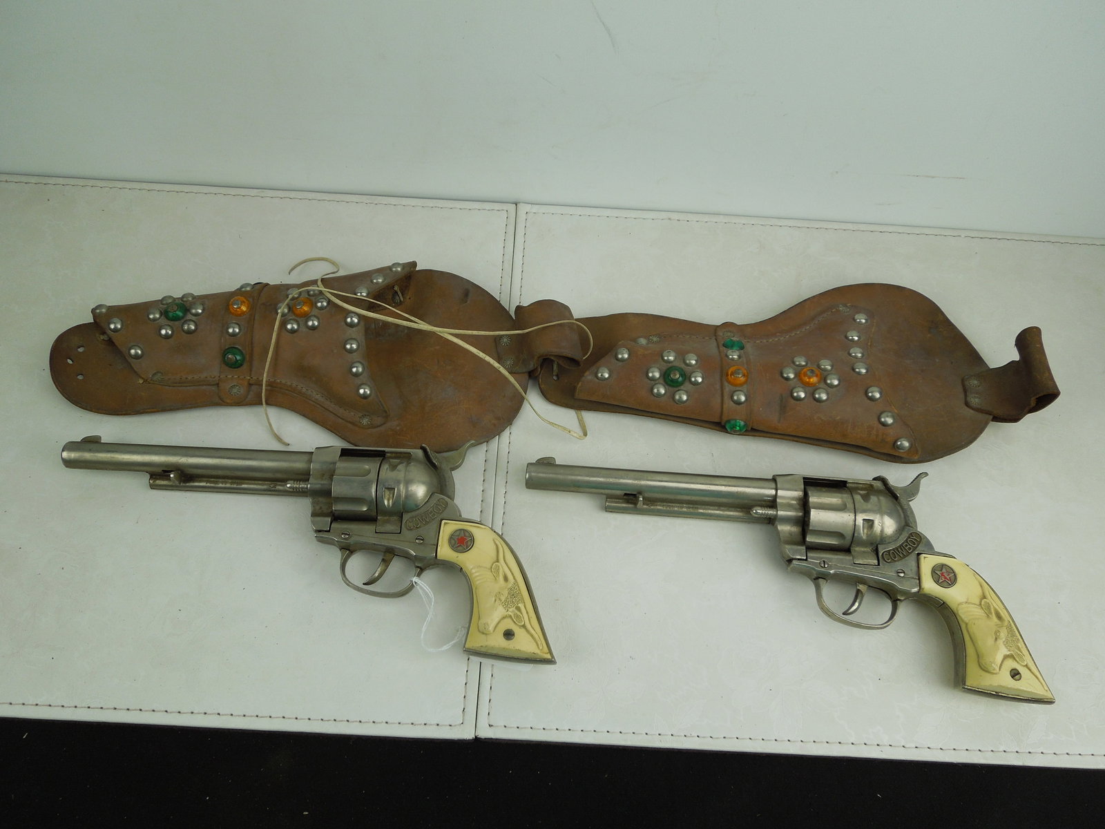 (2) Hubley 1950 Cowboy Cap Guns: (2) Hubley 1950 Cowboy Cap Guns