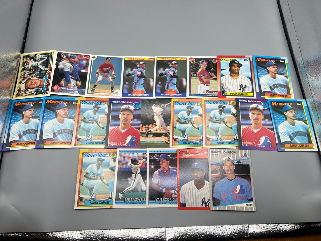 Lot of 22 - Baseball Stars and Rookie Cards - HOF - Frank Thomas, Chipper Jones, Randy Johnson, Ivan (1 of 4)