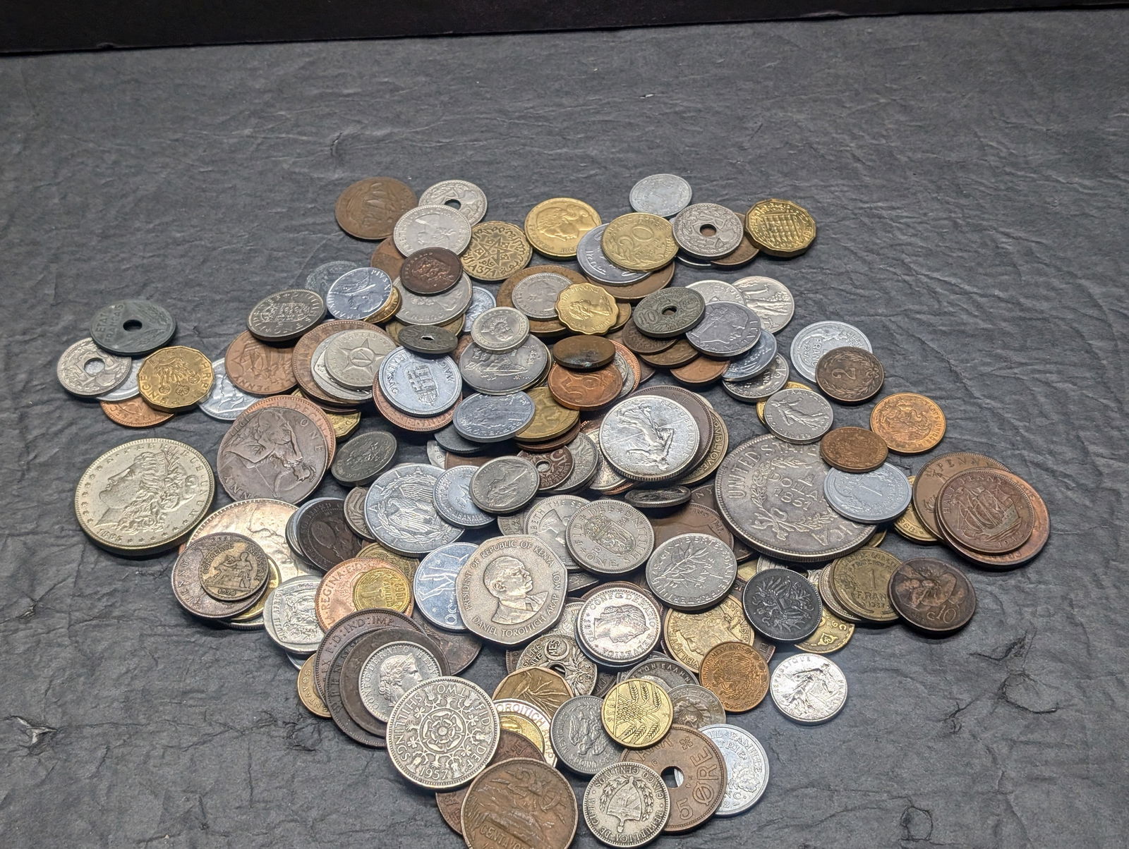 Assortment Of Foreign Coins From Many Different Countries.  Coins Weigh 2 Pounds. (1 of 6)