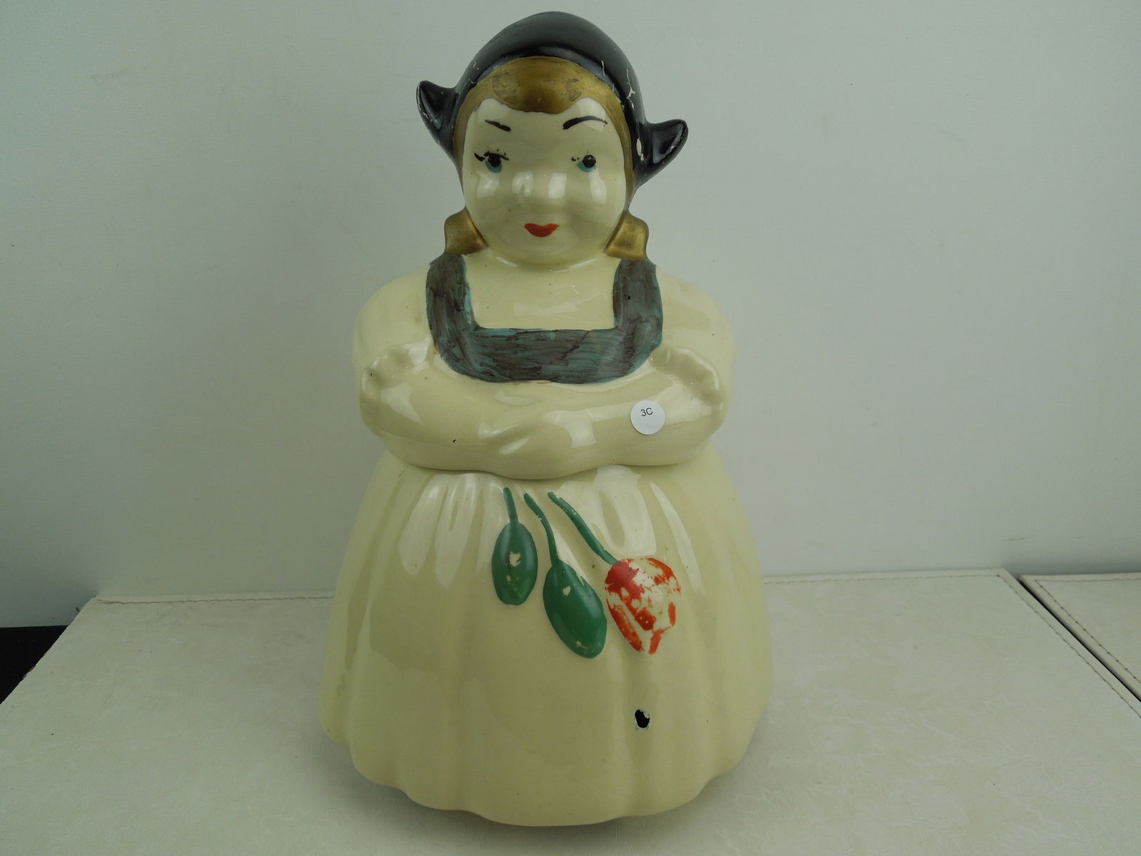 Vintage Cookie Jar, has crack & small hole in front (1 of 6)