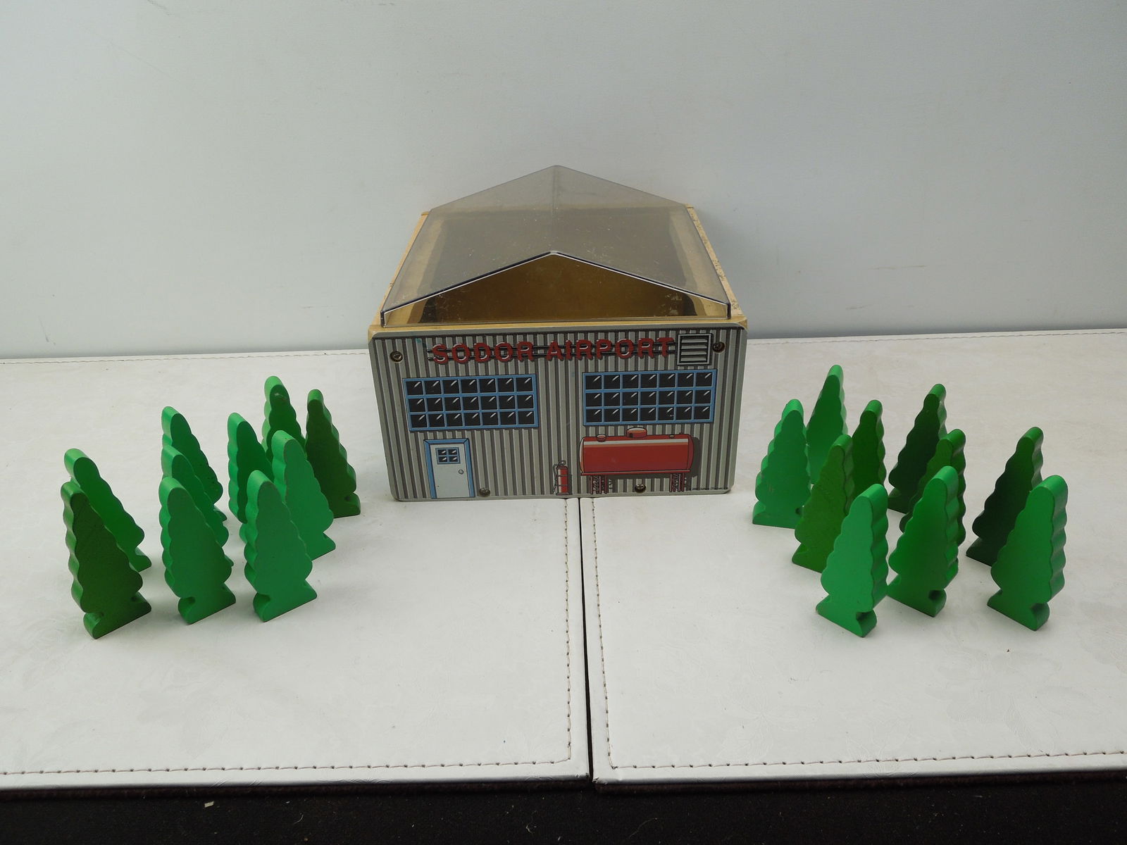 Thomas The Train Wooden Airport Building With 20 Wooden Trees: Thomas The Train Wooden Airport Building With 20 Wooden Trees