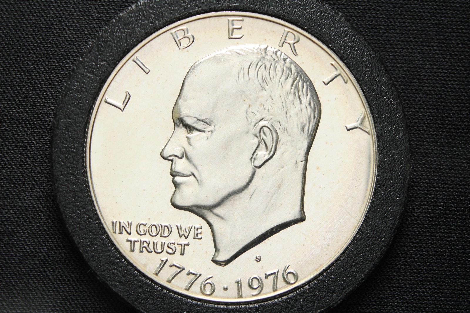 1976-S 40% Silver Eisenhower Dollar Unc. (1 of 2)