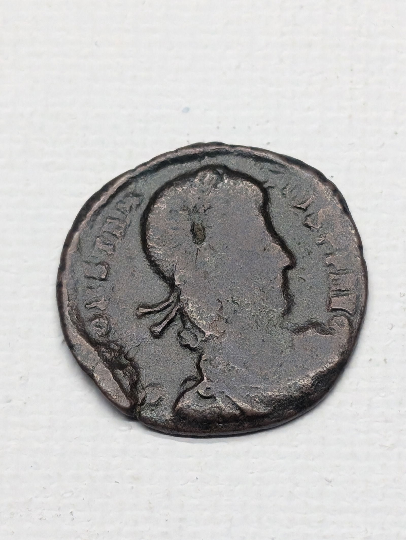 337-361 AD Roman bronze picturing emperor Constantius II. Nice medium brown without crud. (1 of 3)